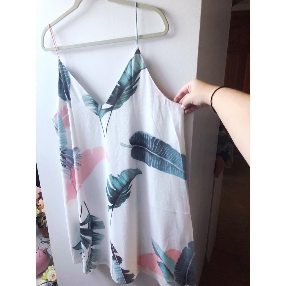 Leaf print shift dress